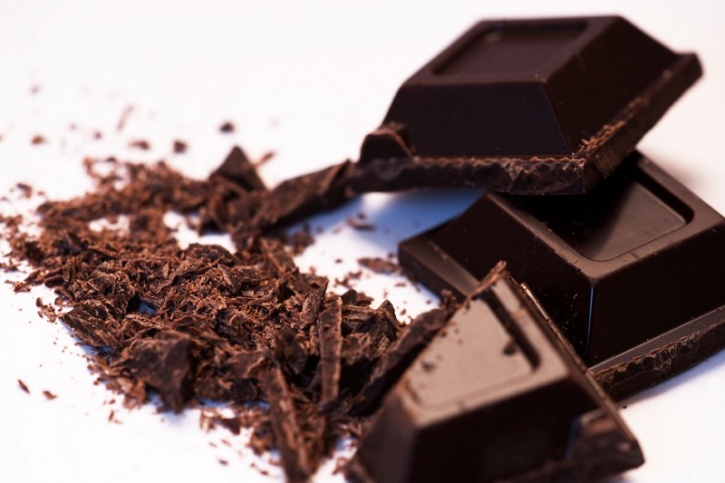 Rich in fibre dark chocolate has the potential to keep you full for longer. Additionally, researchers from the University of Copenhagen found that it is more filling than milk chocolates and lessens our cravings for sweet, salty and fatty foods