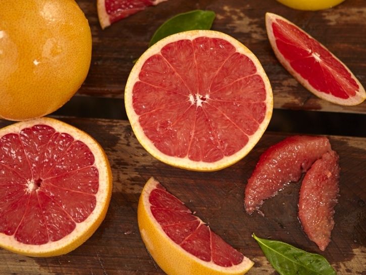 Similar to apples, citrus fruits like grapefruit are high pectin, slow digestion and contain over 87 percent water—which increases your statiety keeping you full for much longer. Several studies have shown how eating grapefruit can significantly result in more weight loss. One such study revealed that eating grapefruit three times a day at mealtimes for six weeks is associated with modest weight loss and a significant reduction in your waistline