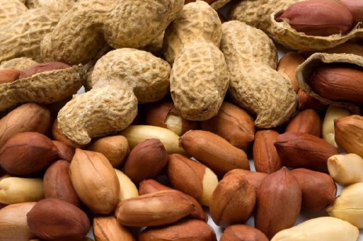 The easily available peanut contains an ideal amount of protein, fibre, healthy monousaturated fats and the amino acid L-arginine, which is the building block of nitric oxide. Nitric oxide is the amino acid that helps boost your performance in bed