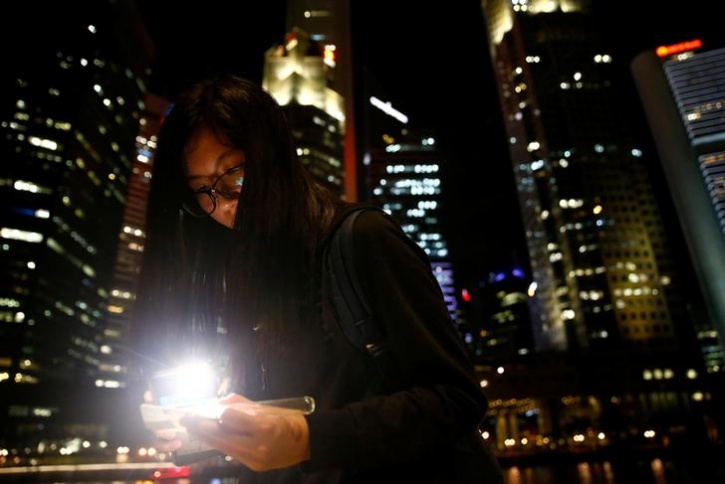 This Group Of Enthusiasts In Singapore Spends The Night Looking For Ants