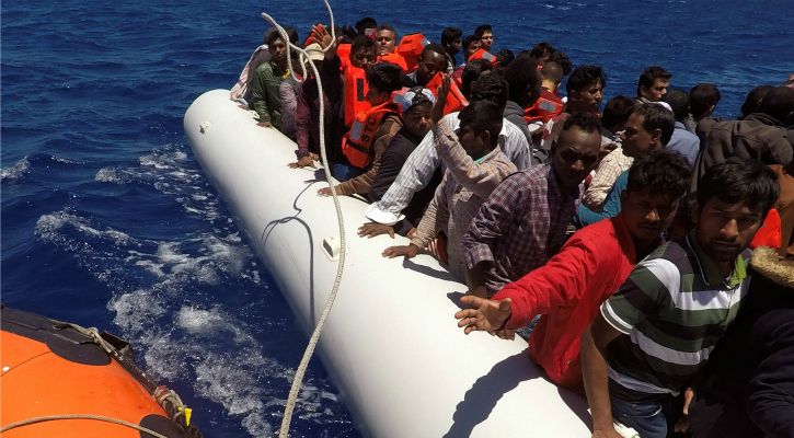 900 African Refugees Including 25 Children On Their Way To Europe ...