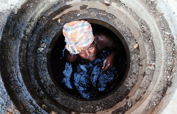 septic tank cleaning gas die toxic while inhaling india unaware workers delhi worker bccl completely masks safety clean newsclick sanitation