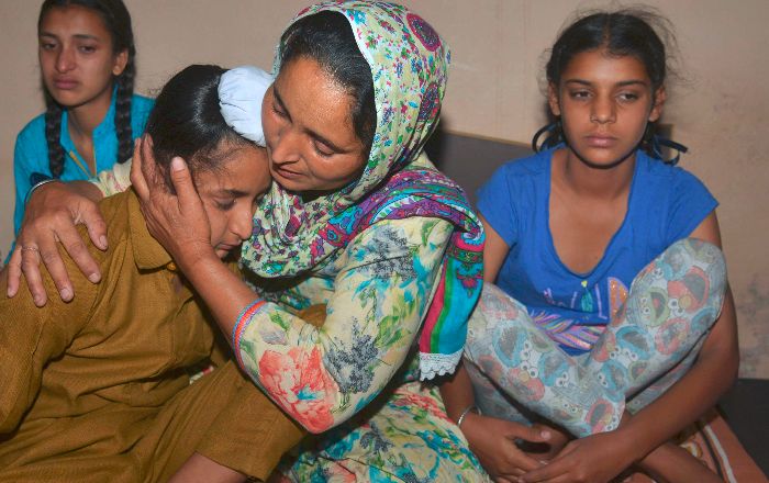 Families Of Soldiers Mutilated By Pakistan Demand Payback, Hemraj's ...