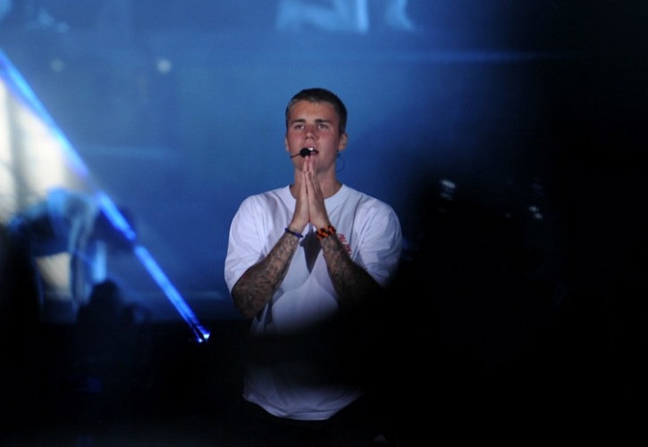 Justin Bieber Does It Again, Lyrics Of His Spanish Song