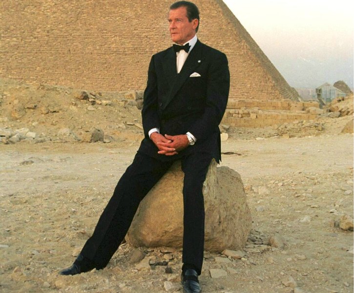 Sir Roger Moore Chilling In Egypt Next To A Pyramid In 1999
