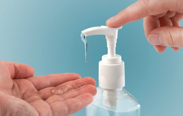 Use rubbing alcohol to make your own hand sanitiser 