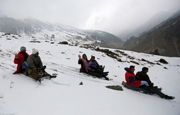 Snow Covers Hills As Winter Arrives In Himachal, Uttarakhand, And Jammu ...