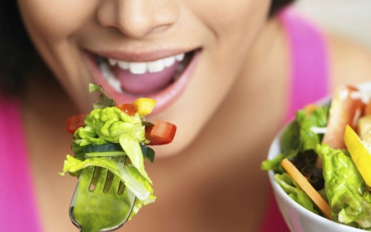 Slow down on the chewing Considering the fact that your brain receives the message that your stomach is full 20-minutes after it really is, it pays dividend to slow down while chewing. Research reveals that chewing slowly helps ease the digestion of food, eat less and retain more energy from what you eat.