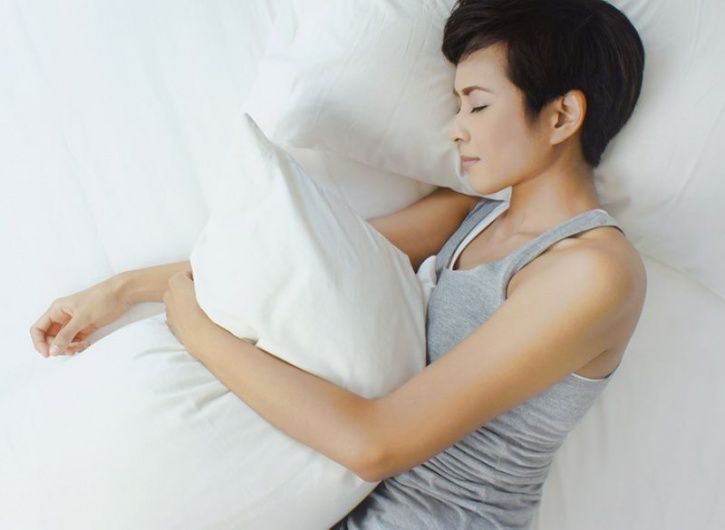 Sleep more to lose more weight Better sleep habits are a vital part of any weight loss plan. Factoring in an appropriate amount of sleep is an essential element needed to lose weight as the lesser you sleeps the hungrier you feel.