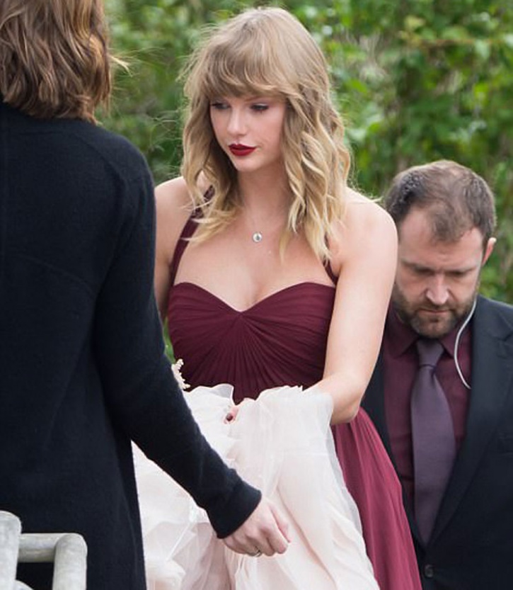 Taylor Swift Serves As Bridesmaid For Best Friend Abigails Wedding