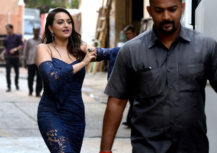 Through A New Initiative Sonakshi Sinha Urges Fans To Clean Up The Beaches In Mumbai