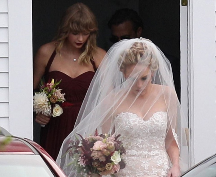 Taylor Swift Serves As Bridesmaid For Best Friend Abigail's Wedding ...