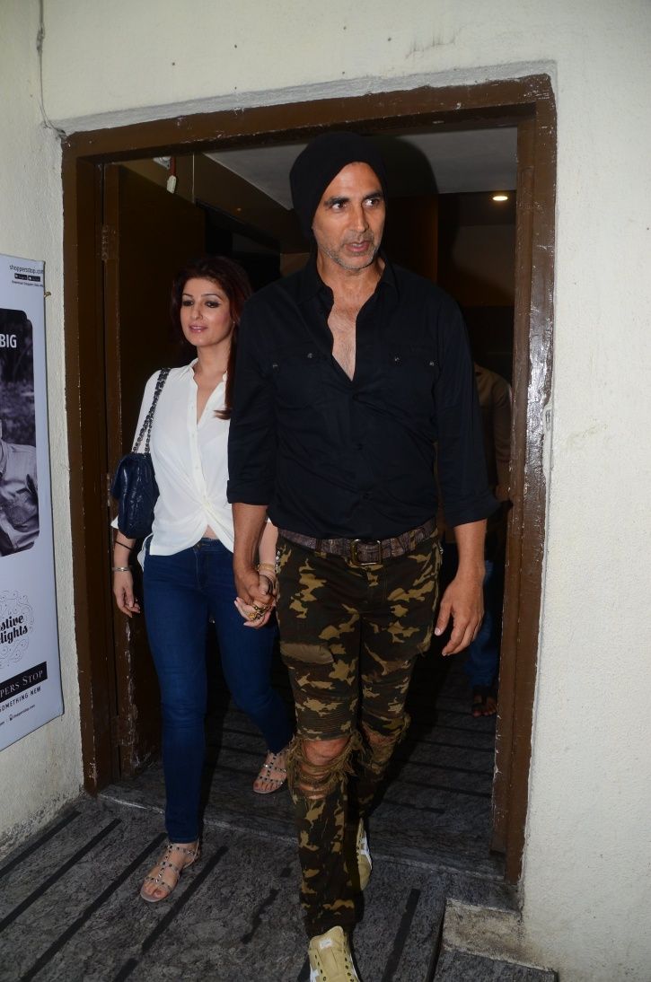 Twinkle Khanna And Akshay Kumar Step Out For A Movie Date And The ...