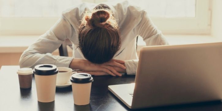 If you’ve ever wondered whether it makes sense to not travel to commute to work at wee hours in the morning, a research from Oxford may have he answer for you.  Dr Paul Kelly claims that staring work before 10am is equivalent to torture for an employee; resulting in illness, exhaustion and stress!