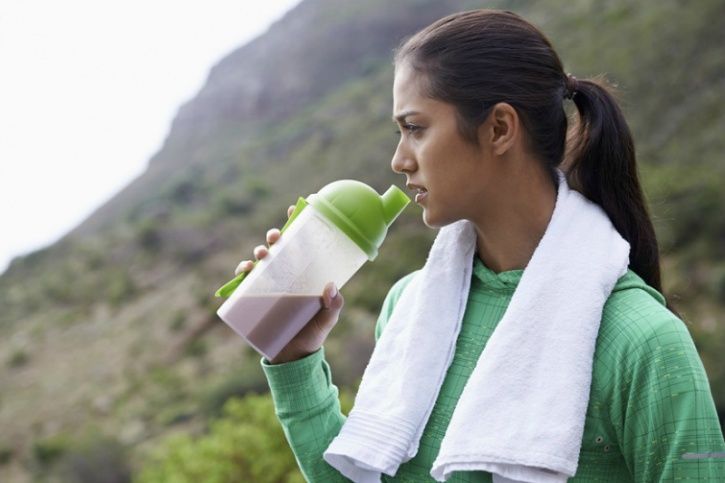 Why is important to stay fuelled before, during and after your workout?   According to The American College of Sports Medicine, proper food and liquid should be consumed before, during and post workout in order to balance the glucose concentration. Doing so helps boost your performance hastens the time you need to recover from a gruelling session and prevents serious exhaustion. Also, make sure you consume enough water or other fluids pre and post workout to prevent loss of fluids excessively from the body and suffer from dehydration. 