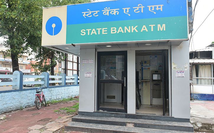 Cash Logistics Man Steals Lakhs Of Rupees From An SBI ATM That Was ...