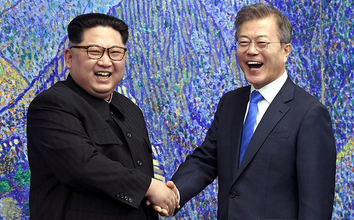 Kim Jong Un Shakes Hands With Moon Jae In