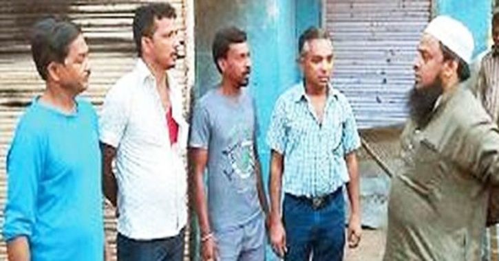 Muslim Trader Helps Hindu Brothers