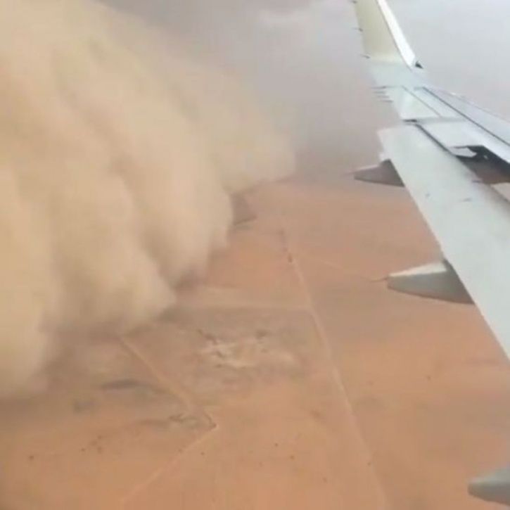 pilot lands plane in sandstorm in Saudi Arabia