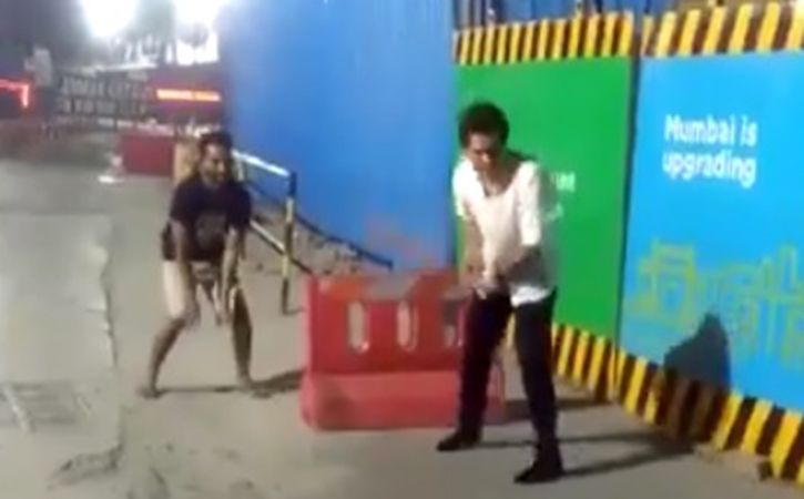 Sachin Tendulkar Playing Gully Cricket On The Streets