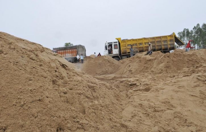 Drowning In Sand: Miners Are Risking Grave Injuries And Lives For A Few Rs 100 More