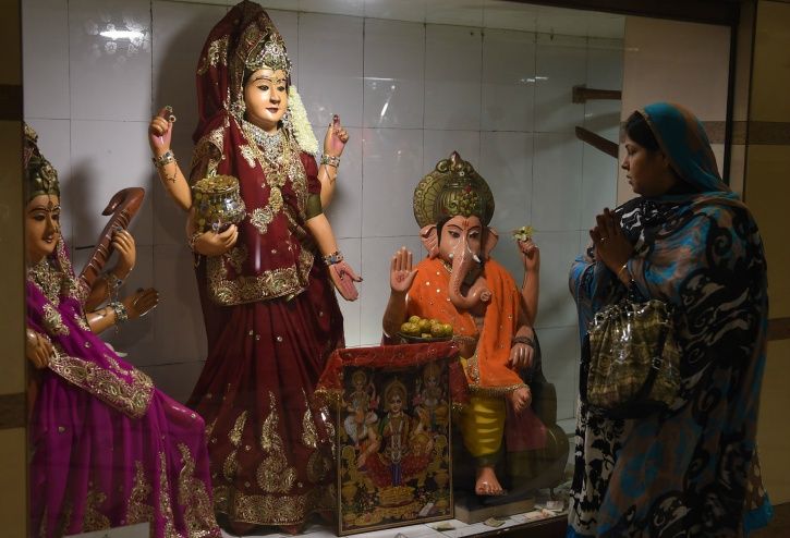 Divorced Widowed Hindu Women In Pakistans Sindh Allowed To Remarry 