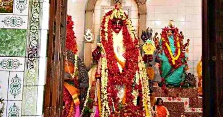 Jugaadu Thieves Use Sticks Through Temple Ventilator To Steal Jewellery Worth Lakhs From Idols