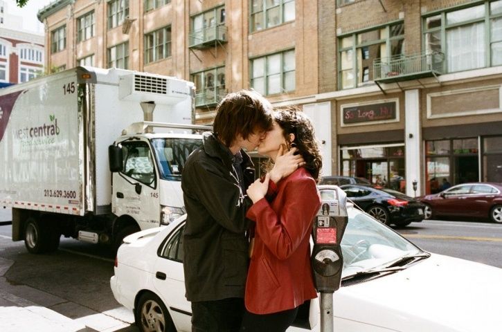 From Awkward To Romantic Here Are Some Cute First Kiss Stories Shared