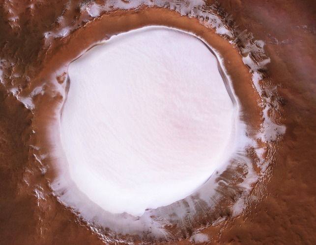 Ice On Mars Check Out These Stunning Photos Of A Crater Full Of Ice