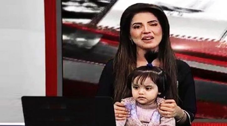 Pakistani Anchor Kiran Naz with her daughter
