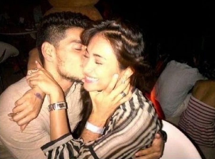 Sooraj Pancholi kisses Jiah Khan. 