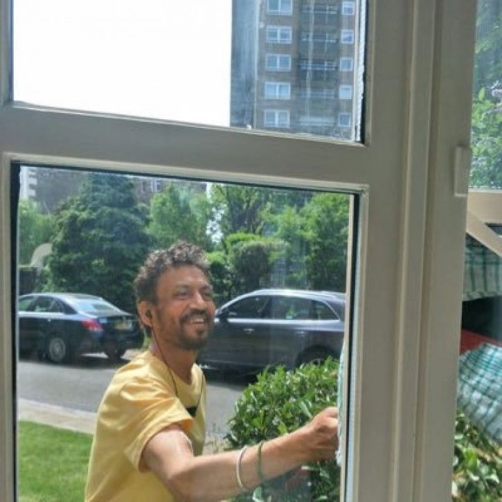 First Pic Of Irrfan Khan Post His Cancer Treatment Goes Viral & We’re Happy To See Him Smiling
