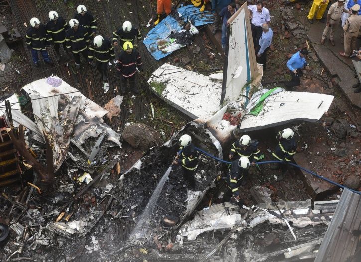 Ghatkopar plane crash, U.Y Aviation, Juhu aerodrome, five dead