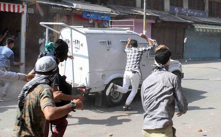 Forces Will Get Hurt If Firs Against Stone Pelters Are Withdrawn