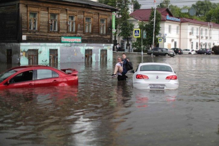 While Fans Cheered Their Favourite Teams, This Man Rescued Two Women ...