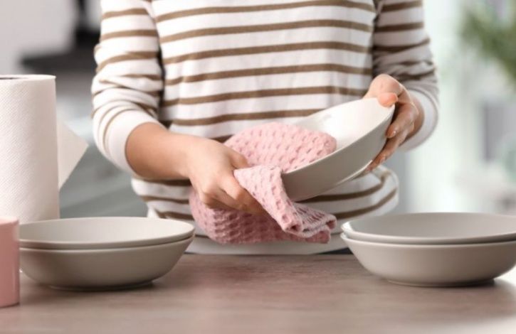 Reusable Kitchen Towels Are Putting You And Your Household At The Risk Of Food Poisoning