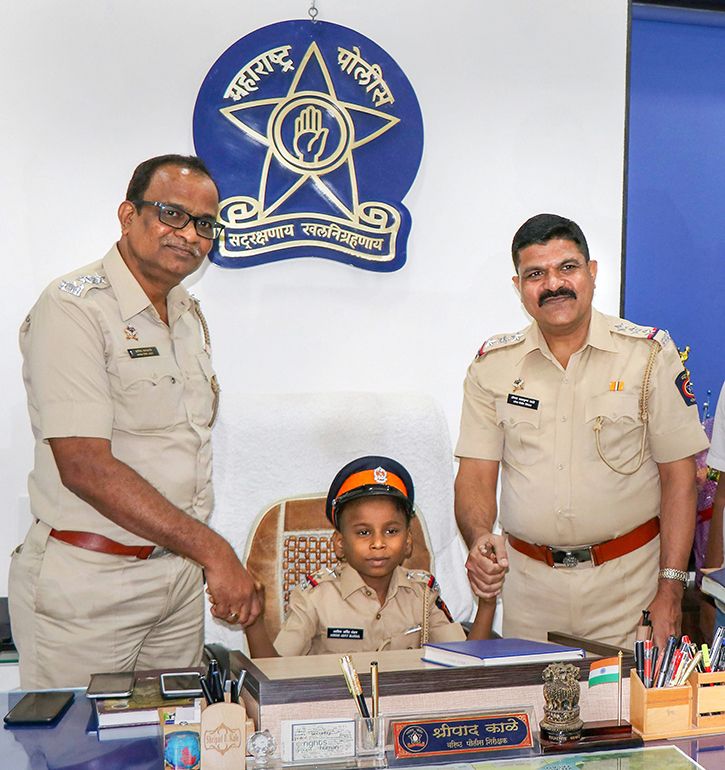 Mumbai Police fulfils wish of 7 year old cancer patient