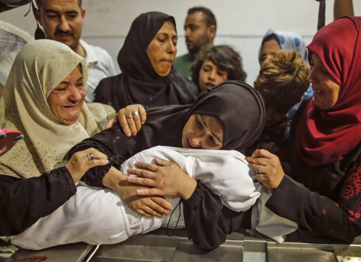 Sobbing Mother Holding The Dead Body Of Her 8 Month Old Tells The Story 2025