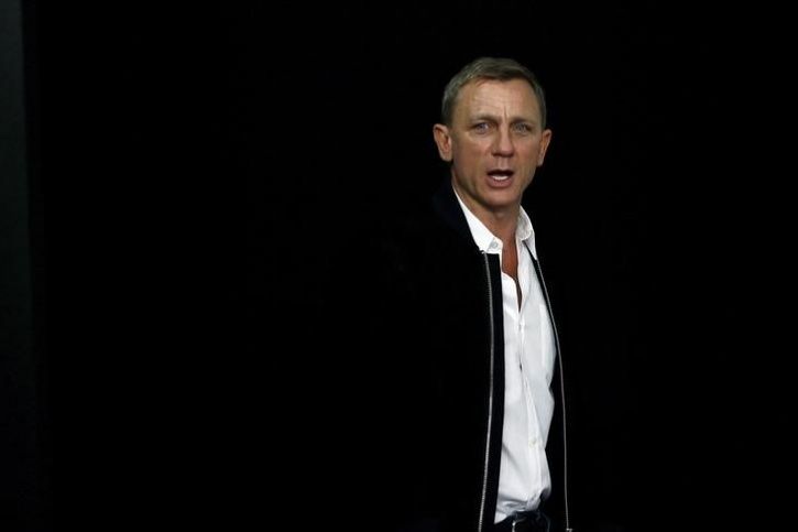 Daniel Craig Blames Smartphones For Ruining His Night Outs