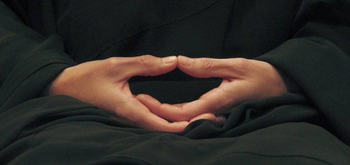 Here’s How You Can Draw Positive Energy From Every Finger Using Hand Mudras