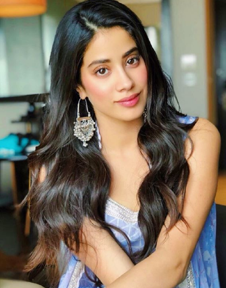 Janhvi Kapoor To Play The Role Of IAF Pilot Gunjan Saxena