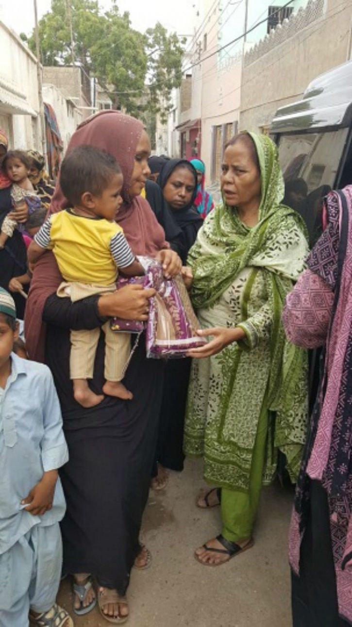 Karachi, woman feeds 1000 people, khana ghar
