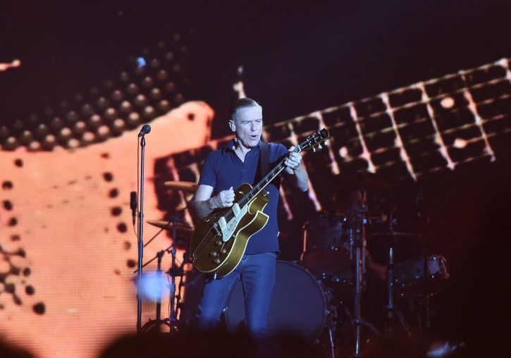 A picture of Bryan Adams from his India concert.
