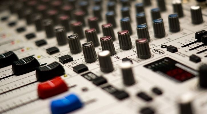 The Rise of Auto-Tune & It's Controversial Role In Music - SharePro Music  Blog