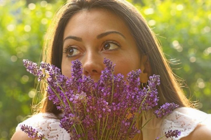 Can’t Help But Be Anxious? The Smell Of Lavender Can Help You Relax And Treat It