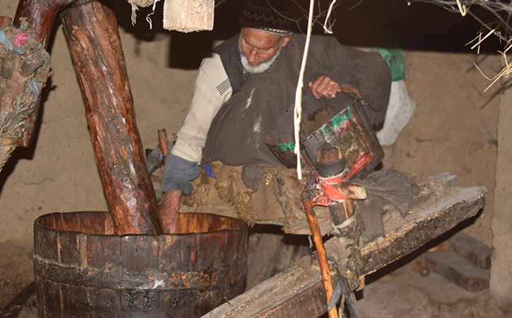 The Last Surviving Oil Man Of Kashmir