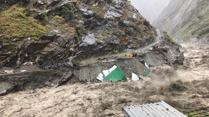 Heavy Rains & Snowfall Lash Himachal Resulting In Flash Floods; Air Force Rescues Stranded People Tw