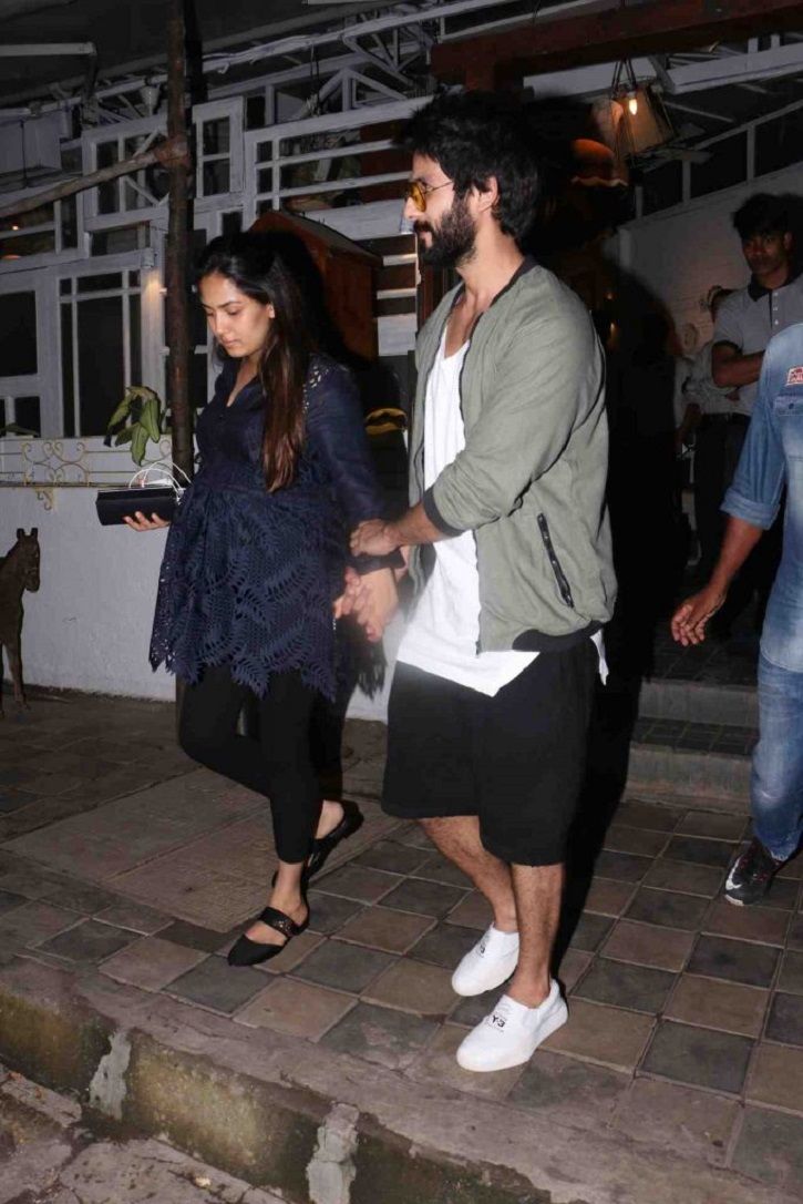 Shahid Kapoor Is Protective Of Wife Mira Rajput And We Love The Way He Is Taking Care Of Her