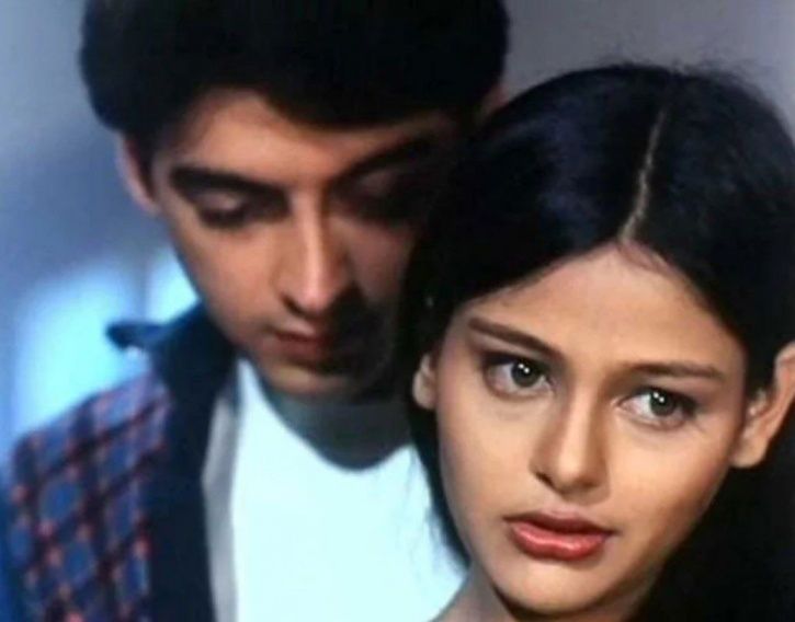 Remember Ghar Se Nikalte Hi Actress Mayoori Kango She Is Now Google India Industry Head Usko nahi hai khabar ghar se nikalte hi, kuch door chalte hi raste mein hai uska ghar ~like music original~ ~haa a a ahhaaaaahhh~~~ ladki hai jaise, koi paheli, kal jo mili mujhko uski saheli maine kaha usko, jaake yeh kehna accha nahi hai yun door rahna kal shaam nikle woh. remember ghar se nikalte hi actress