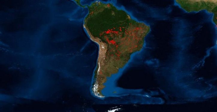 Amazon The Fire In World S Largest Rainforest Is So Huge That It S Visible From Space